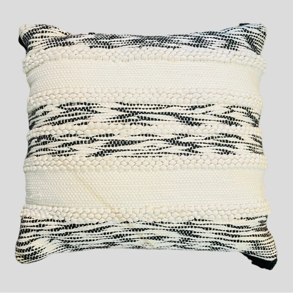 TWO COTTON TEXTURED TASSEL THROW DECORATIVE PILLOWS 18x18 INSERTS INCLUD…